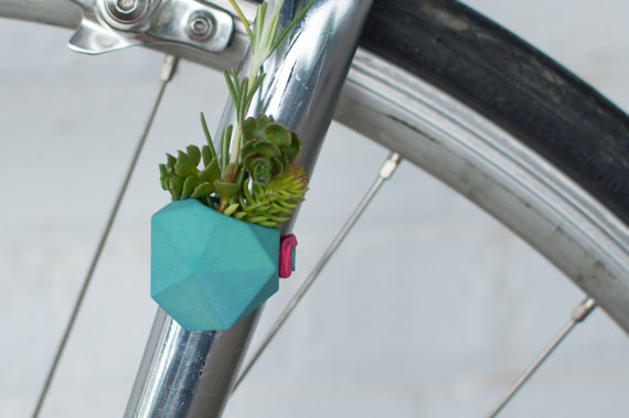 תליון עציץ לאופניים