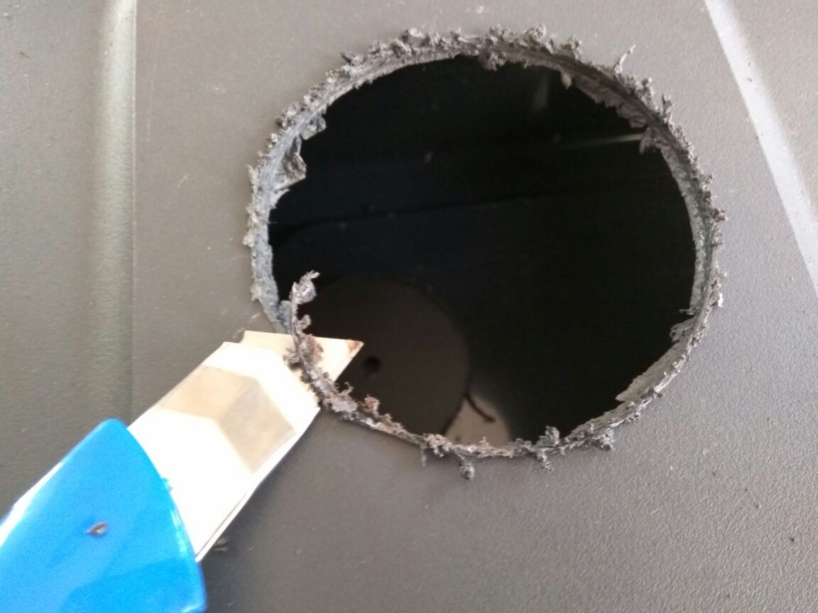 שנוצרו מהקדיחה במערכת ההידרופונית